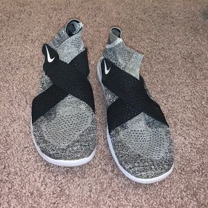 Nike free run motion flyknit 2017 white black